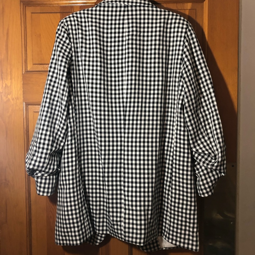 Blazer - Picture 2 of 5